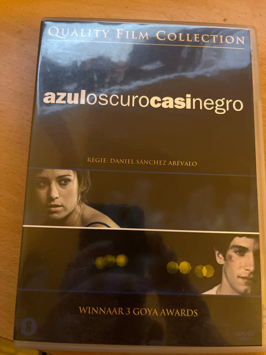 Azuloscurocasinegro